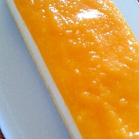 ヨーグルトのレアチーズケーキ 黄桃ソース